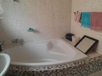 Main Bathroom of property in Emalahleni (Witbank) 