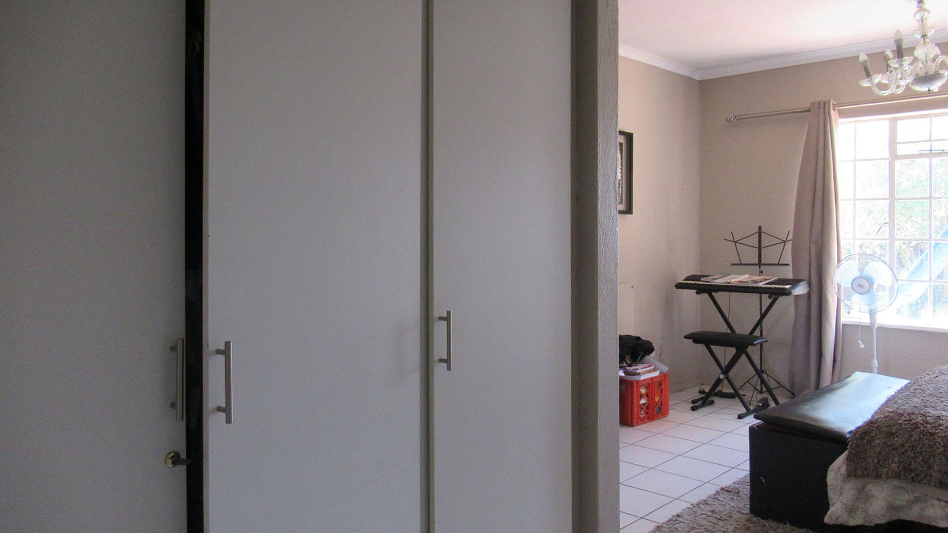 Main Bedroom - 23 square meters of property in Radiokop