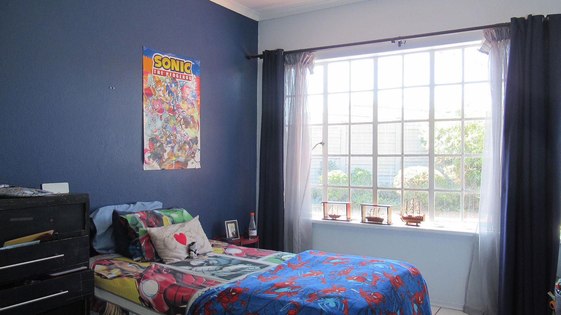 Bed Room 1 - 12 square meters of property in Radiokop