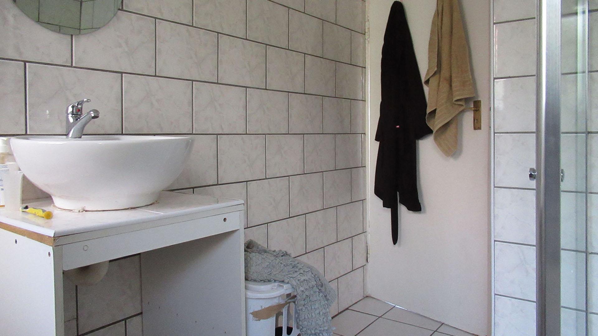 Bathroom 1 - 6 square meters of property in Radiokop