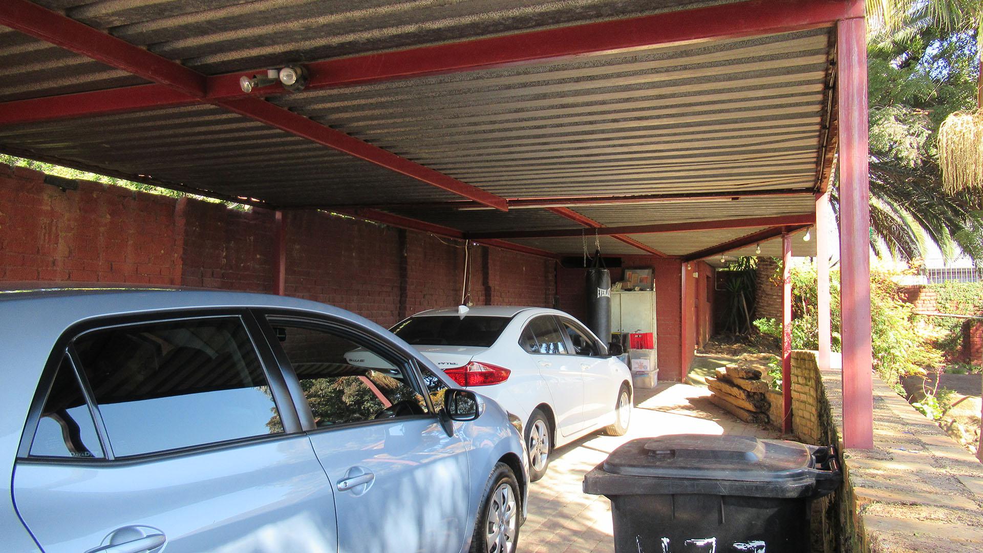 Spaces - 4 square meters of property in Radiokop