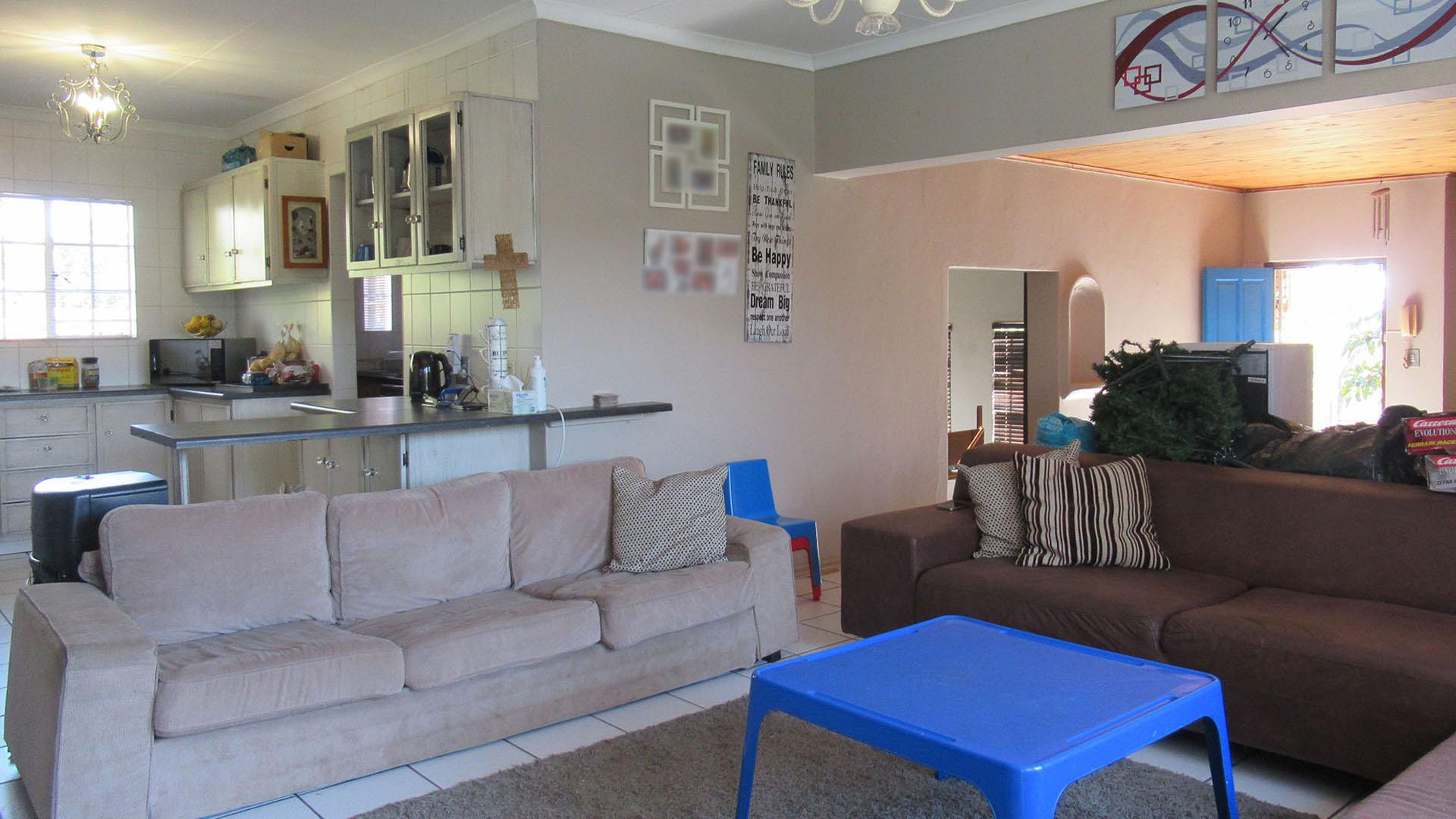 Dining Room - 21 square meters of property in Radiokop