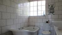 Main Bathroom - 4 square meters of property in Radiokop
