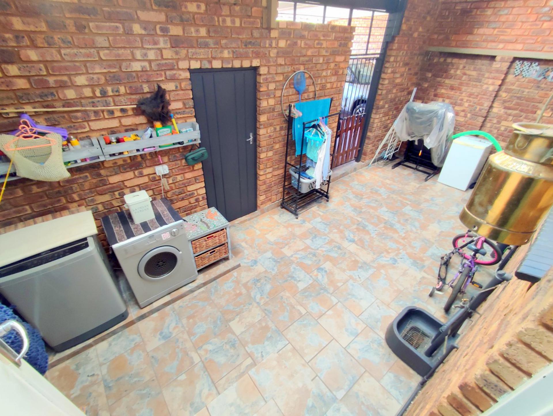 3 Bedroom Duplex for Sale For Sale in Valhalla MR612616