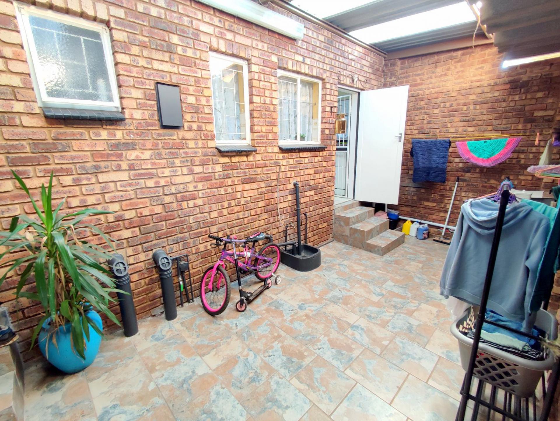 3 Bedroom Duplex for Sale For Sale in Valhalla MR612616