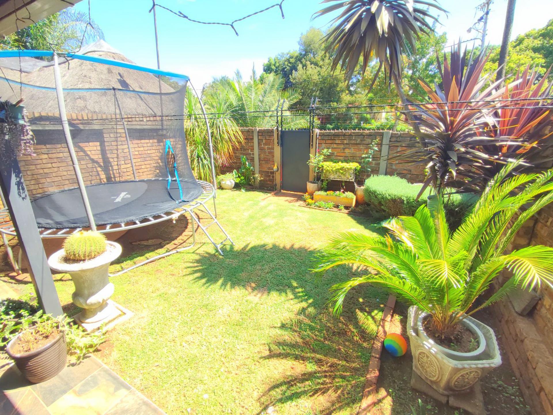 3 Bedroom Duplex for Sale For Sale in Valhalla MR612616