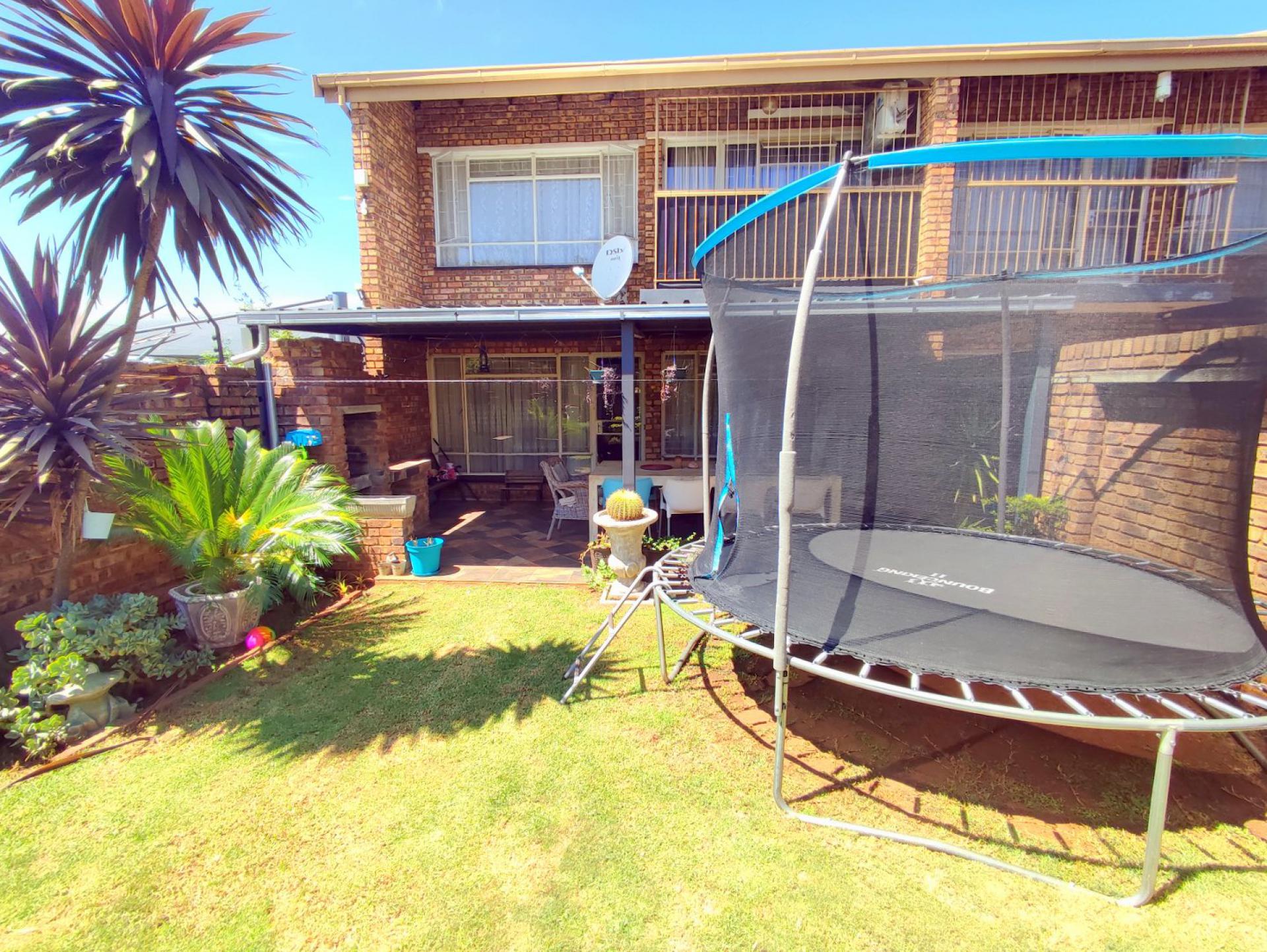 3 Bedroom Duplex for Sale For Sale in Valhalla MR612616