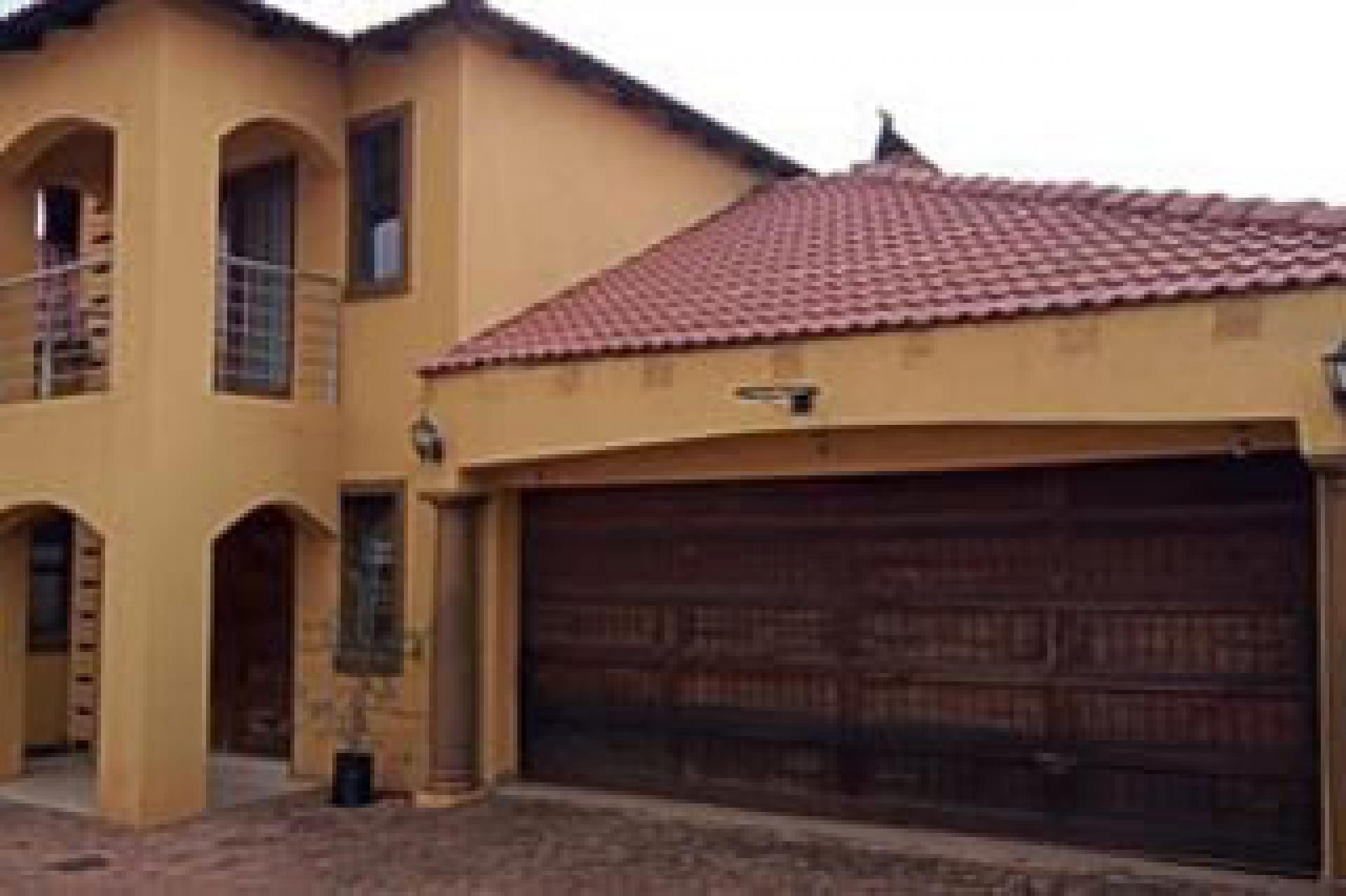 Front View of property in Mahube Valley