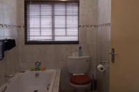Bathroom 2 of property in Mahube Valley