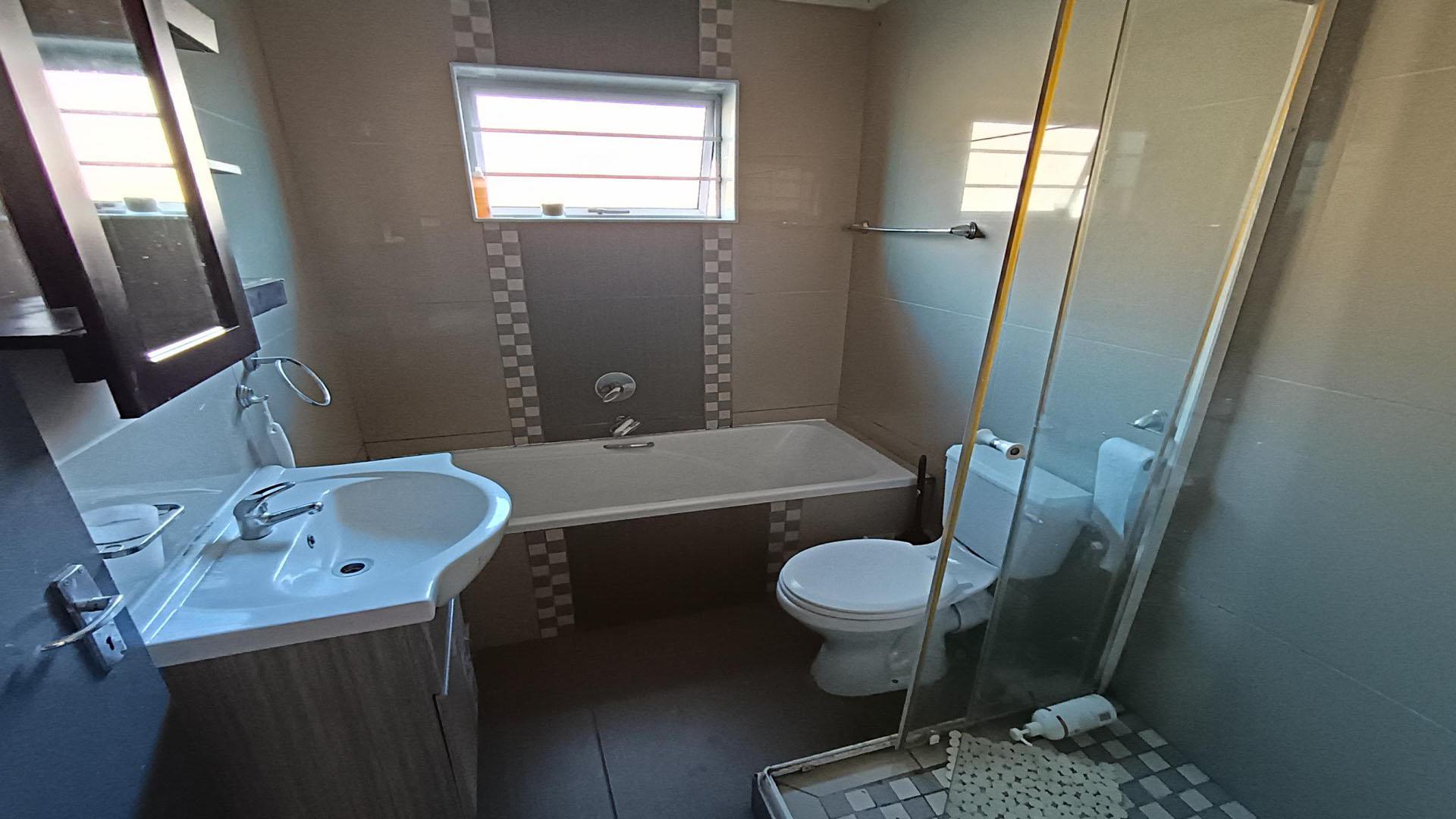 Bathroom 1 of property in Parsons Vlei