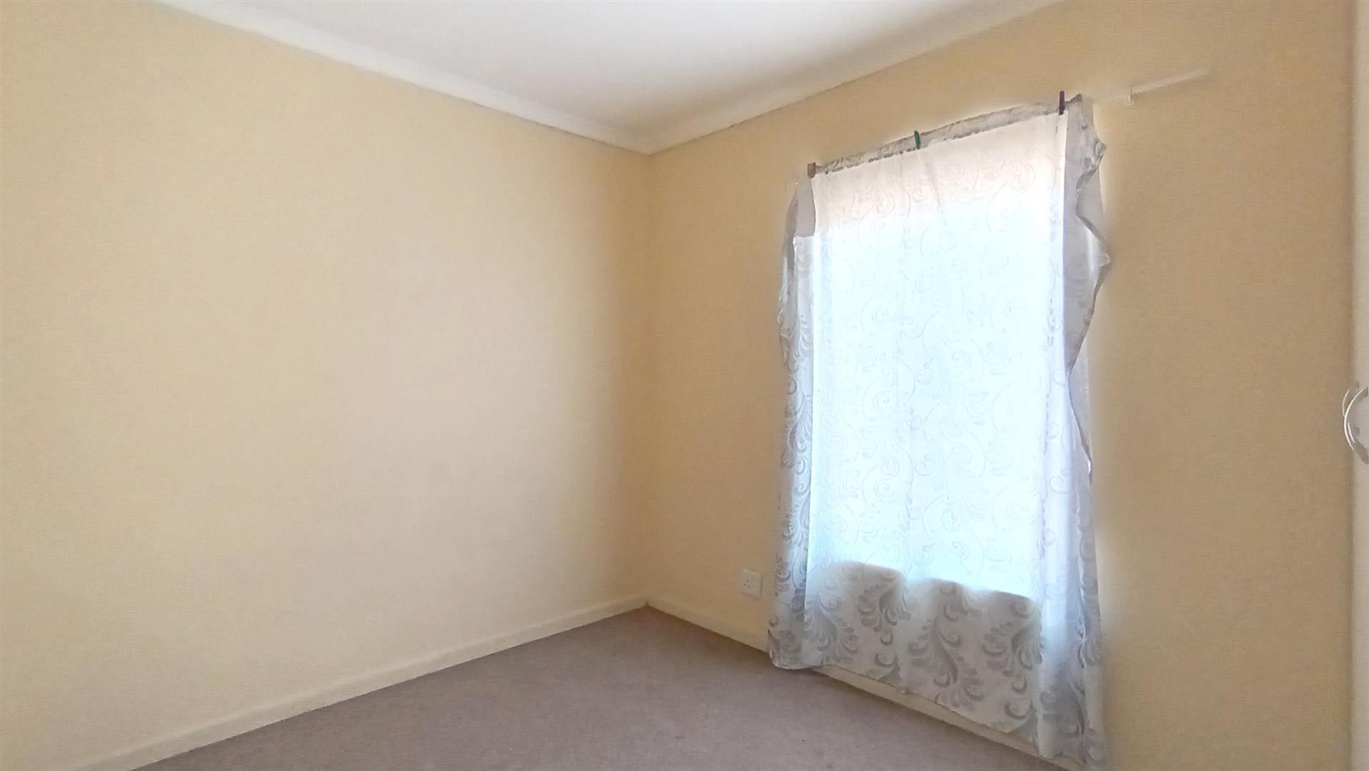 Bed Room 1 - 11 square meters of property in Reyno Ridge