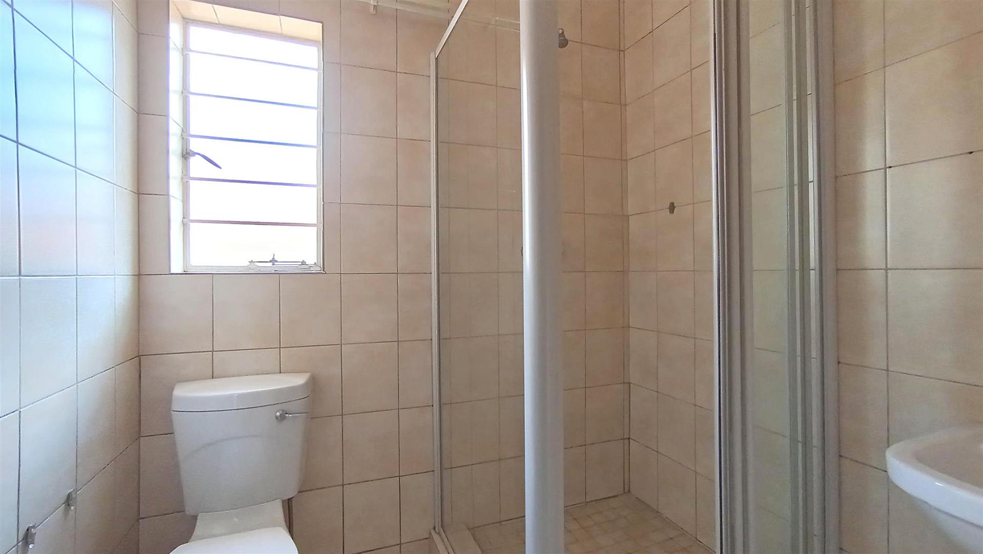 Bathroom 1 - 4 square meters of property in Reyno Ridge