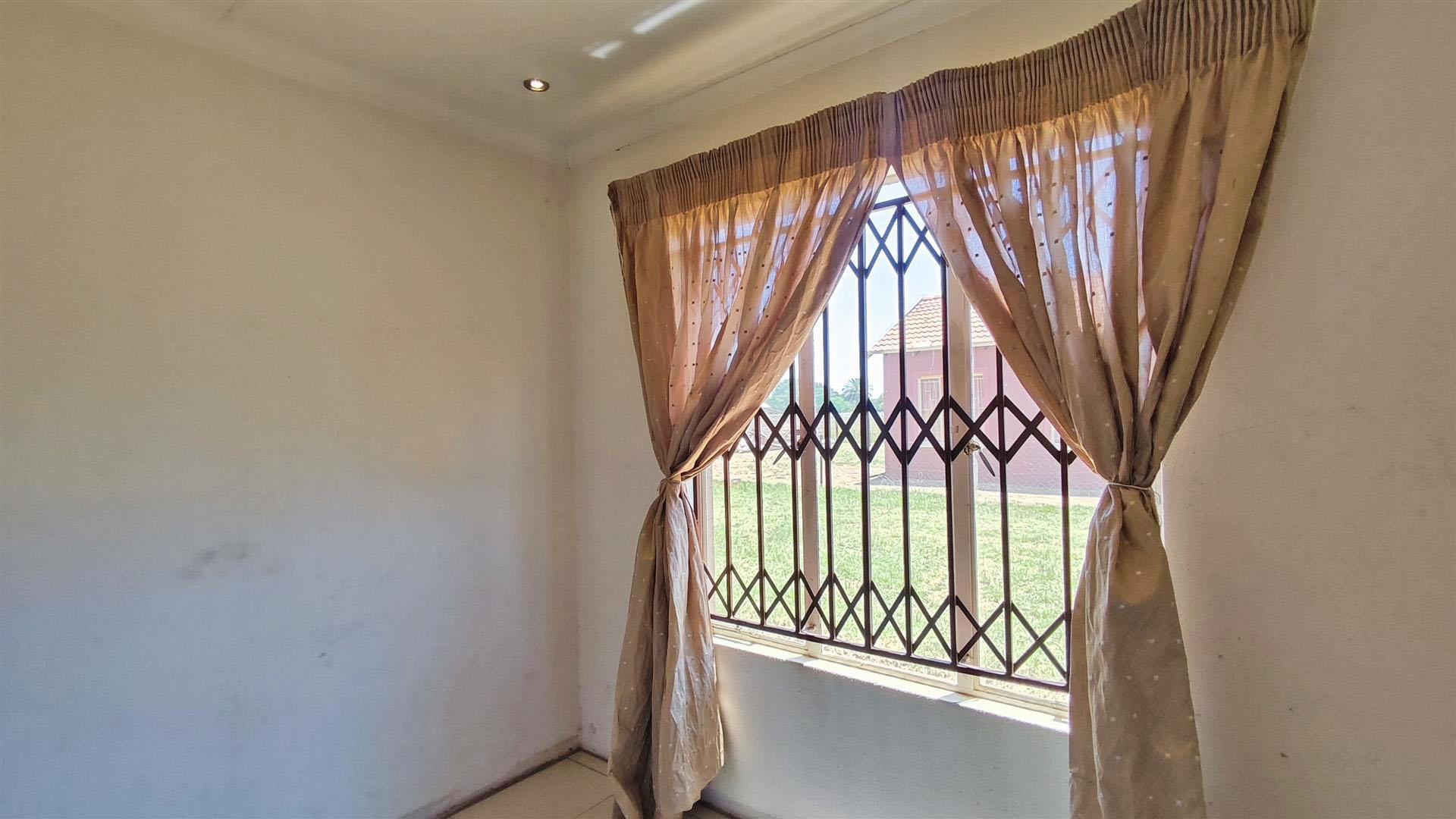 Bed Room 1 - 8 square meters of property in Riversdale