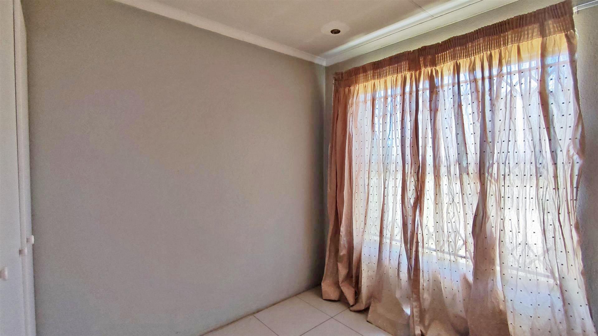 Bed Room 2 - 8 square meters of property in Riversdale