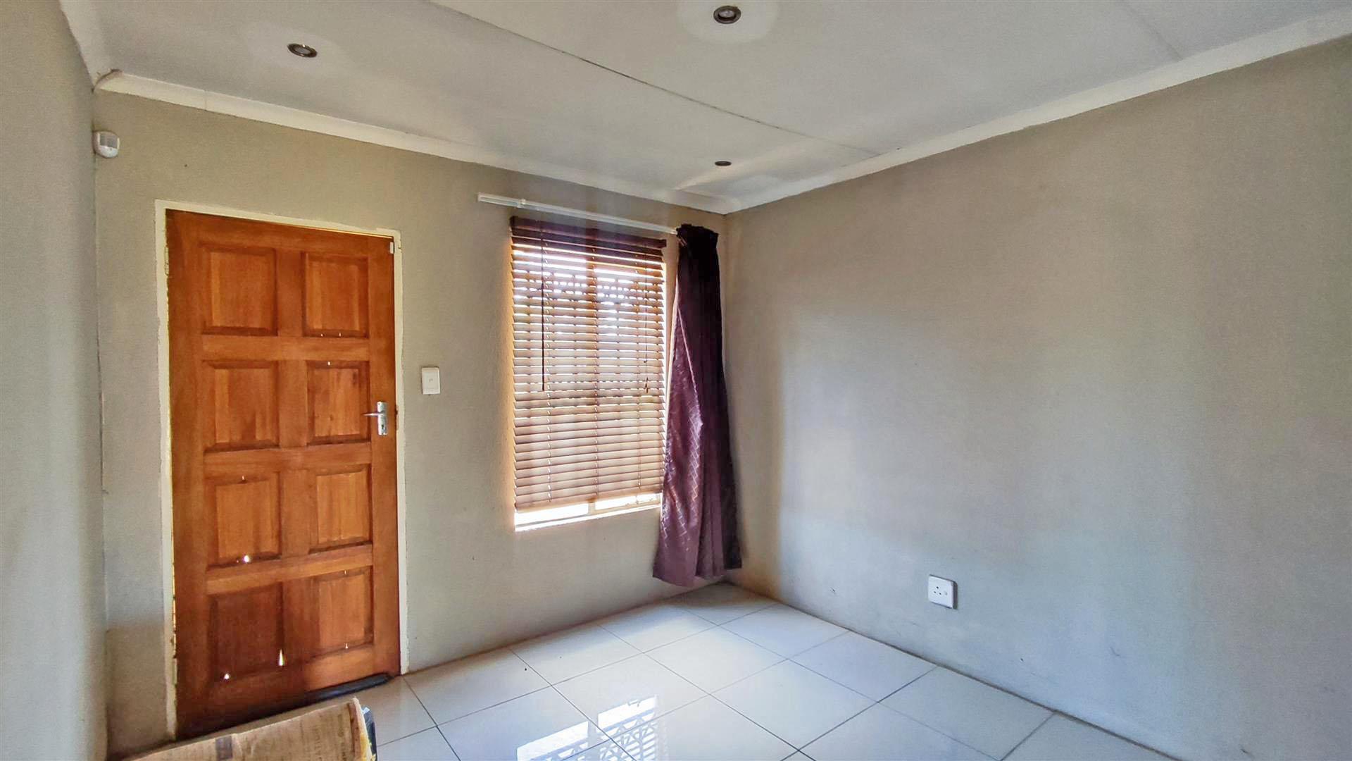 Lounges - 10 square meters of property in Riversdale