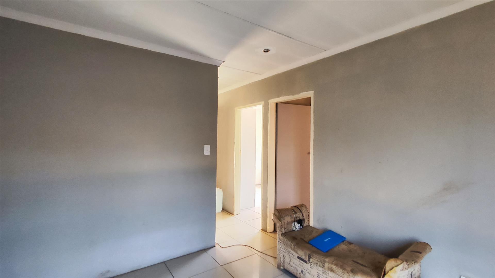 Lounges - 10 square meters of property in Riversdale