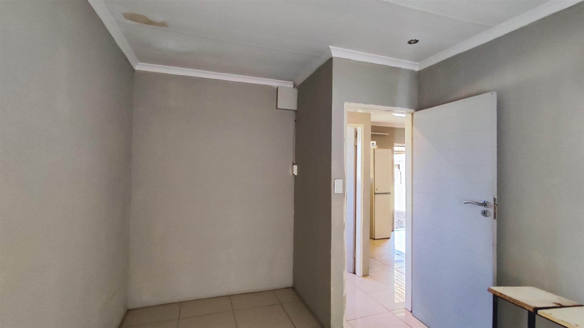Bed Room 3 - 11 square meters of property in Riversdale
