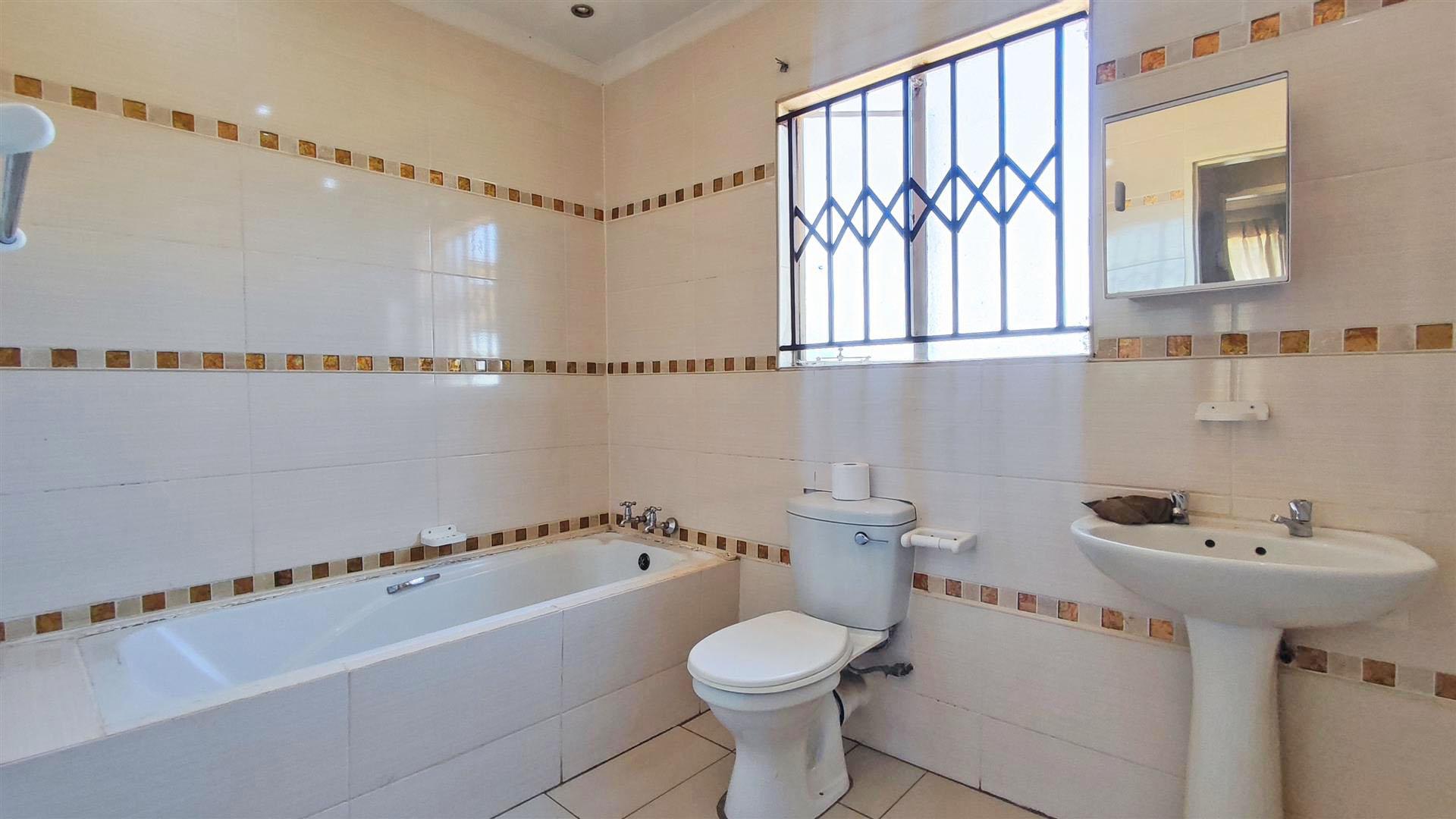 Bathroom 1 - 6 square meters of property in Riversdale