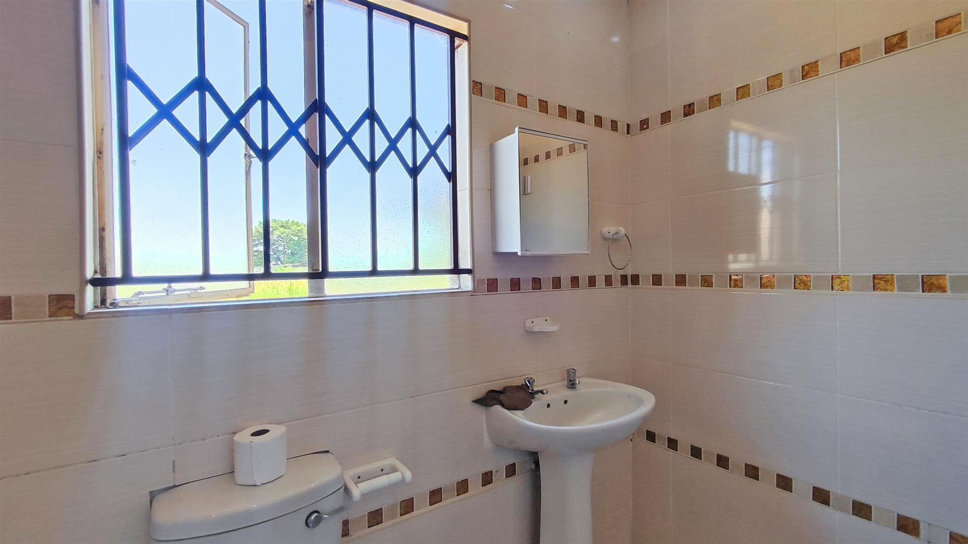 Bathroom 1 - 6 square meters of property in Riversdale