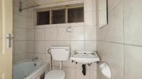 Bathroom 1 - 5 square meters of property in Silverton