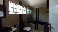 Bathroom 1 - 27 square meters of property in Sharonlea