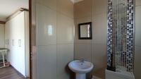 Bathroom 1 - 27 square meters of property in Sharonlea