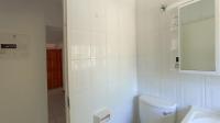 Bathroom 1 - 4 square meters of property in Vaalmarina