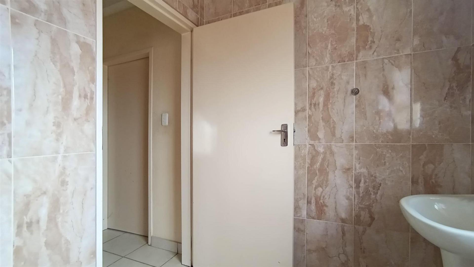 Bathroom 1 - 5 square meters of property in Waterval East