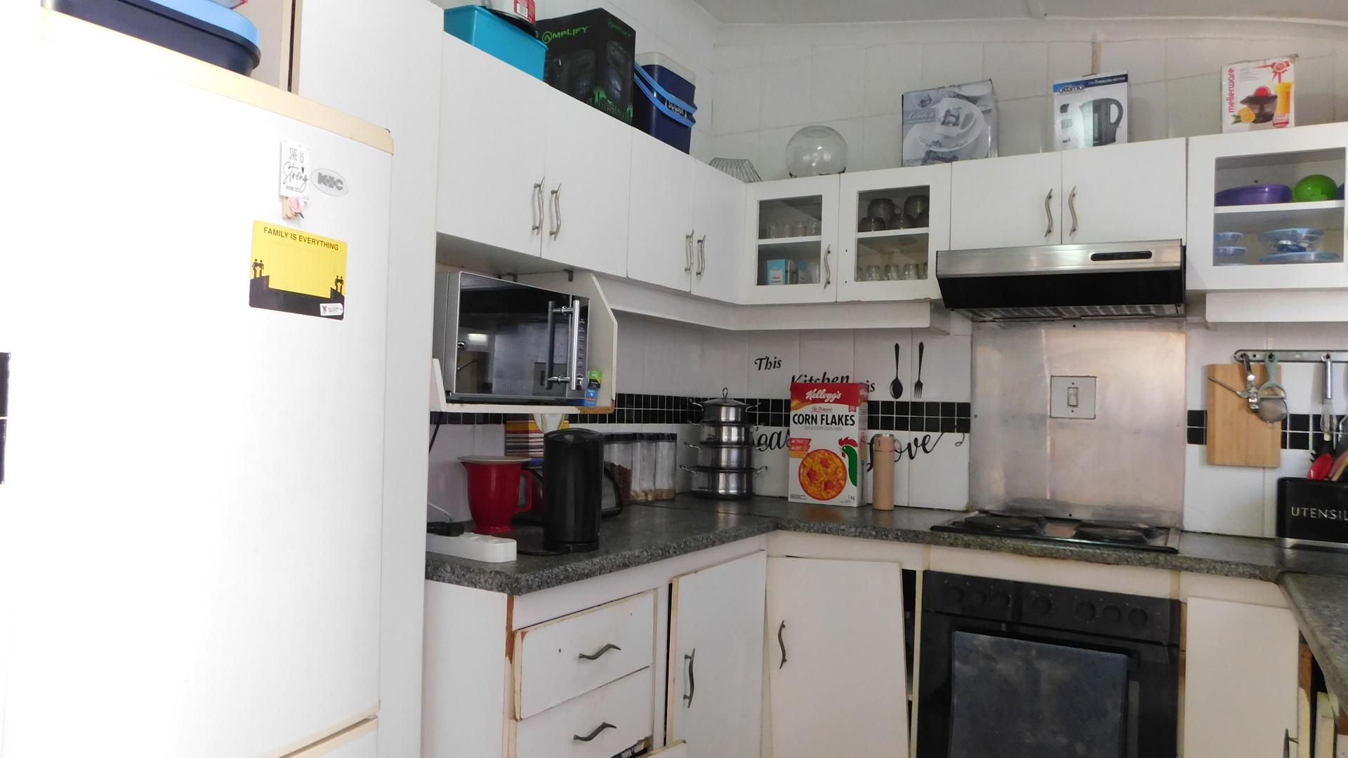 Kitchen - 7 square meters of property in Austerville