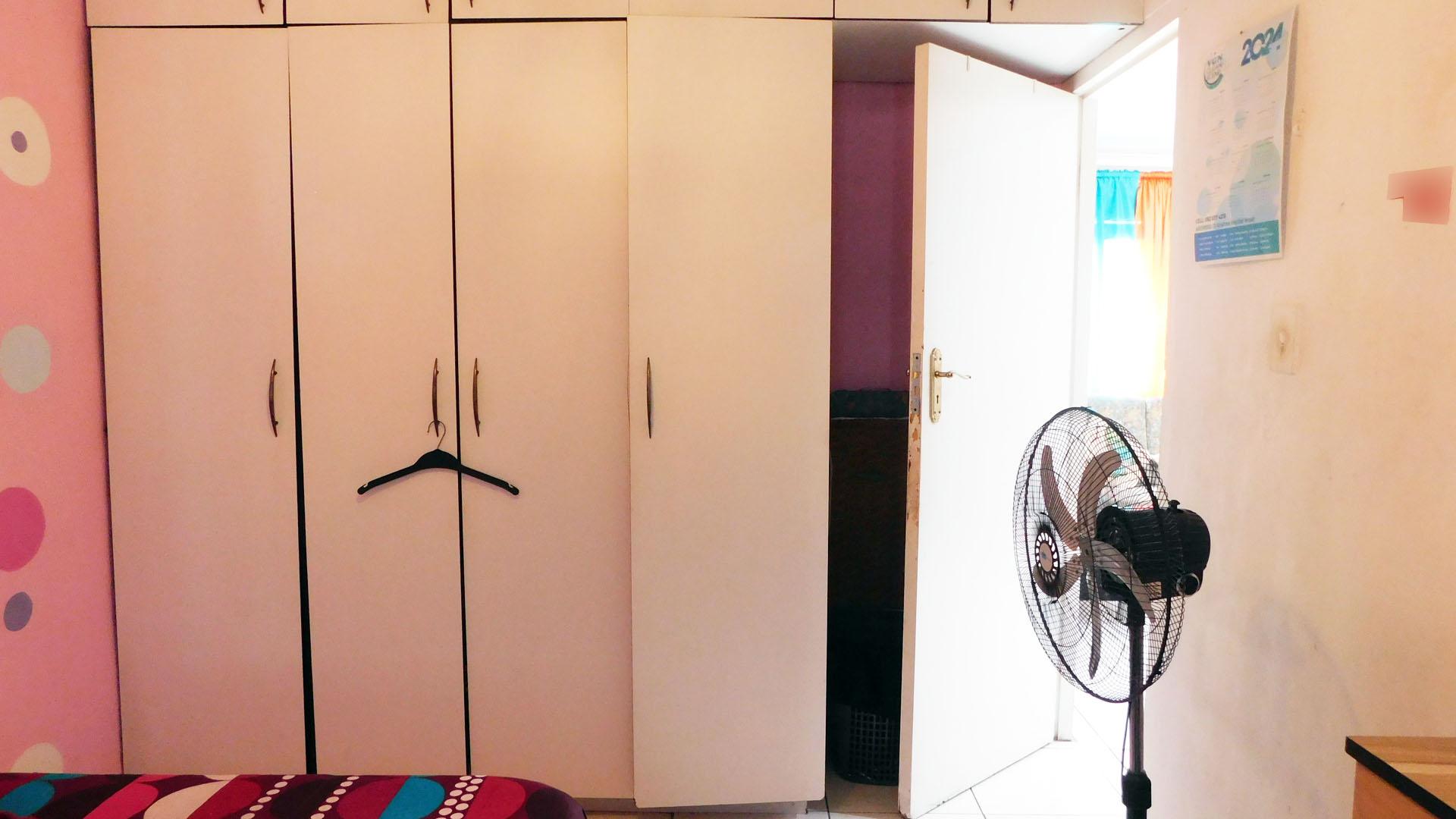 Bed Room 1 - 11 square meters of property in Austerville