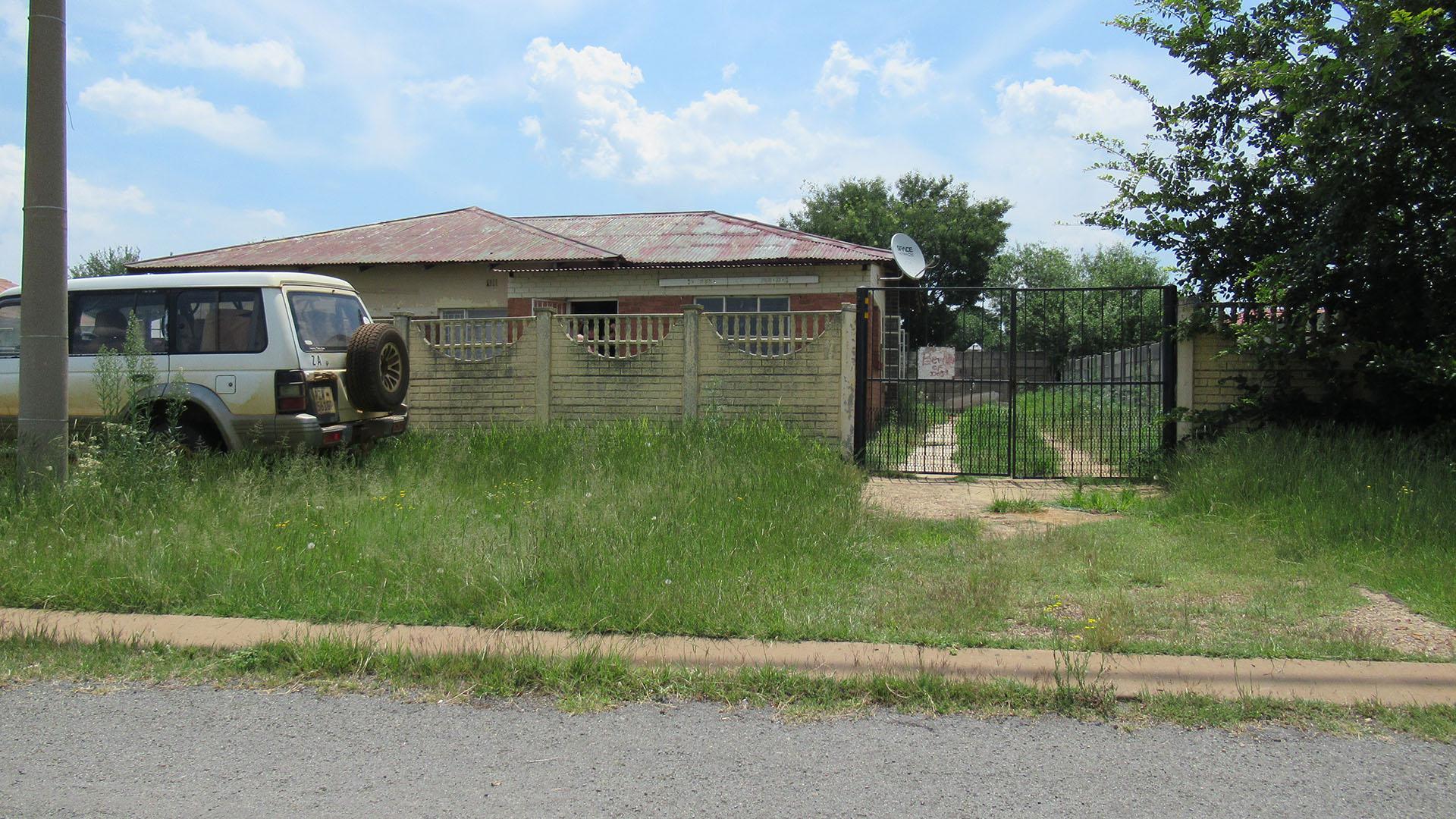 Front View of property in Venterspos