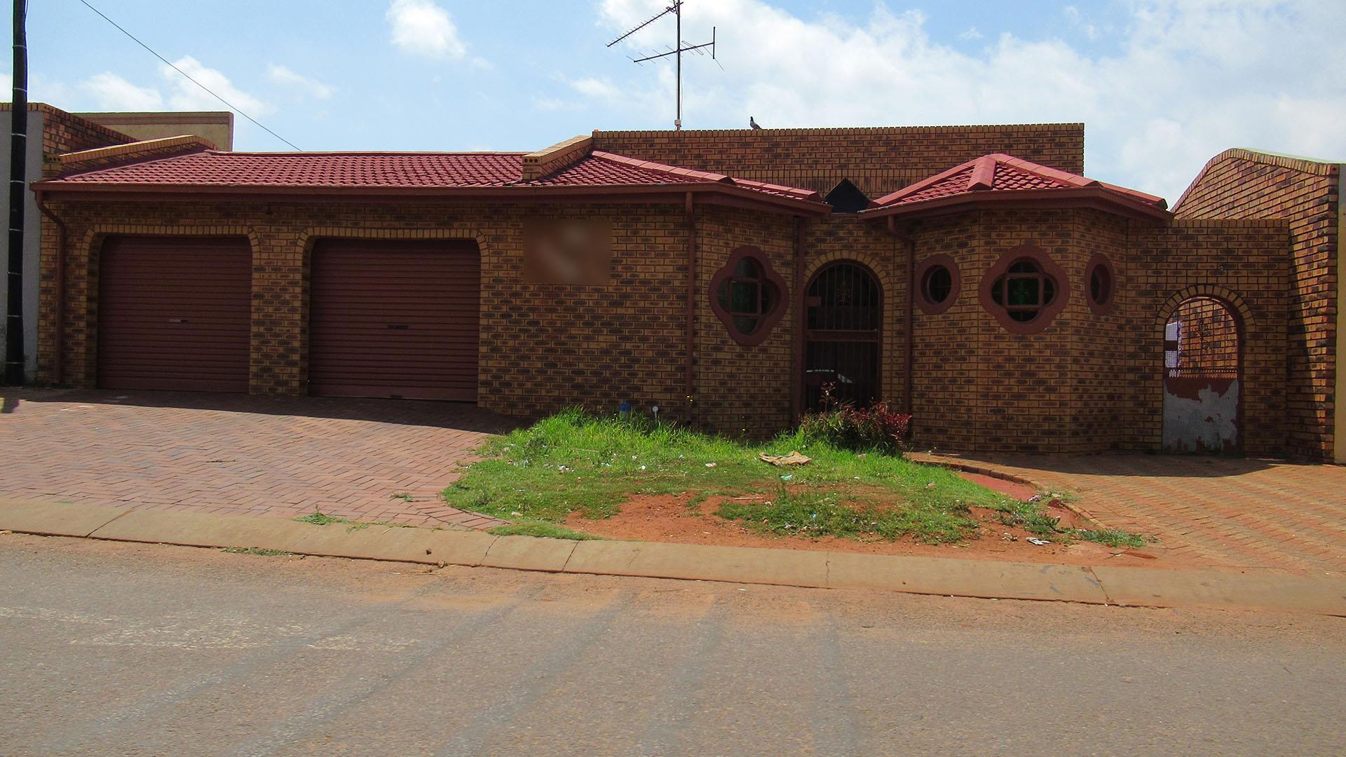 Front View of property in Lenasia South