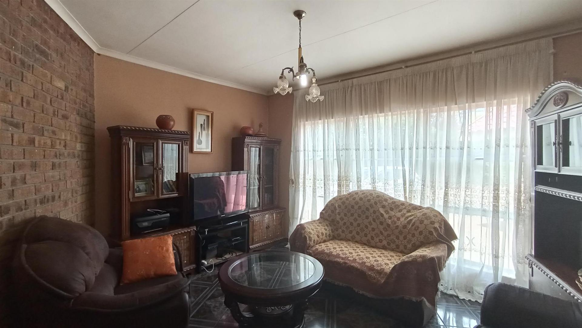 Lounges - 41 square meters of property in Ferryvale
