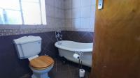 Bathroom 2 - 5 square meters of property in Bellville