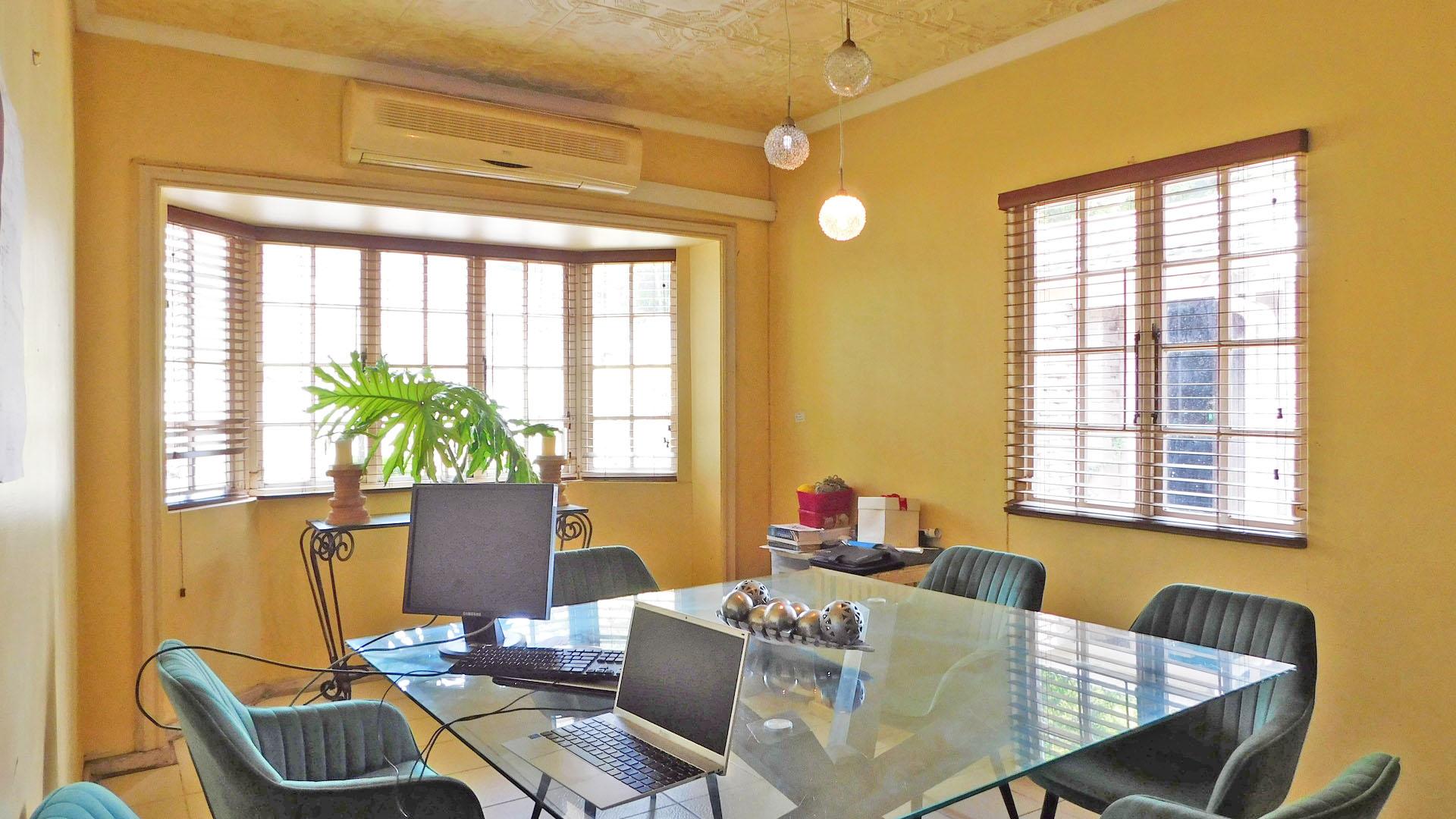 Dining Room - 17 square meters of property in Farningham Ridge