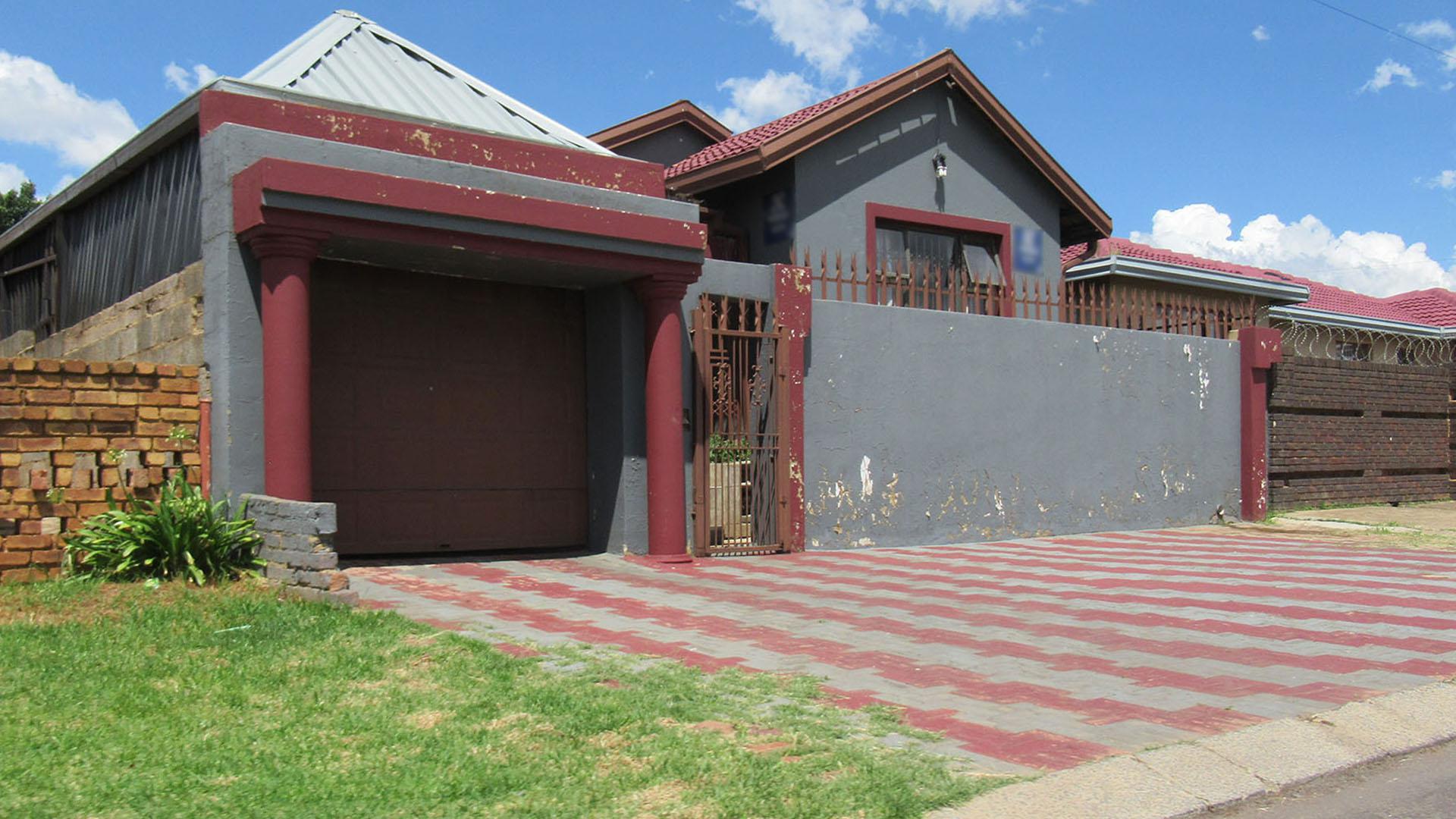 Front View of property in Kagiso