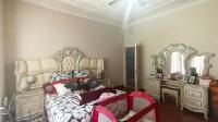 Main Bedroom of property in Brenthurst