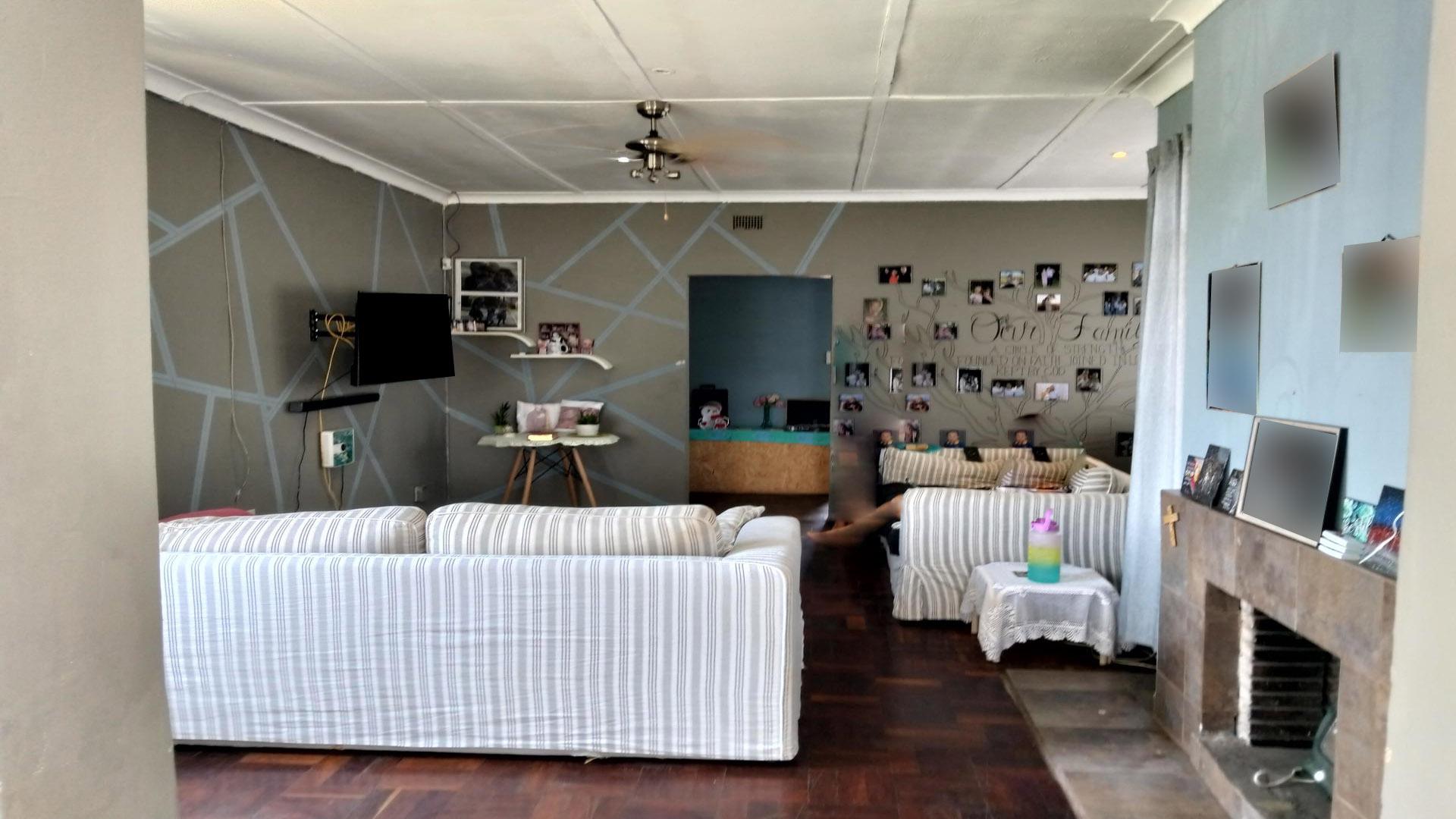 Lounges of property in Selection park