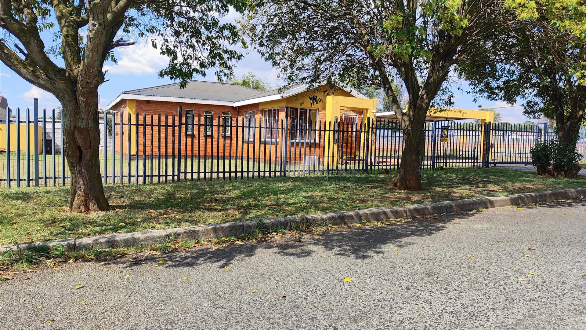 Front View of property in Selection park