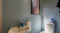 Main Bathroom - 3 square meters of property in Dawn Park