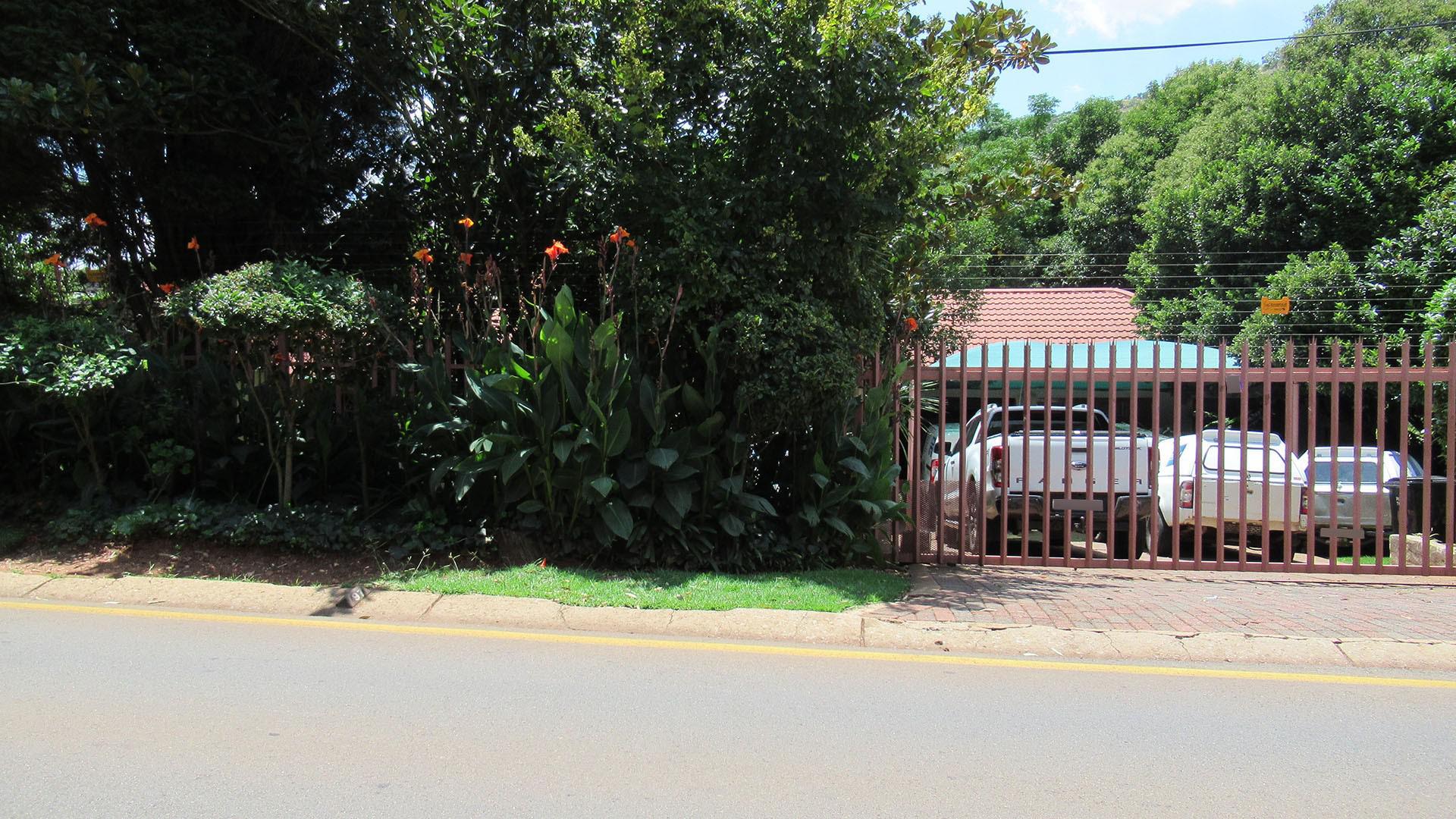 Front View of property in Kloofendal
