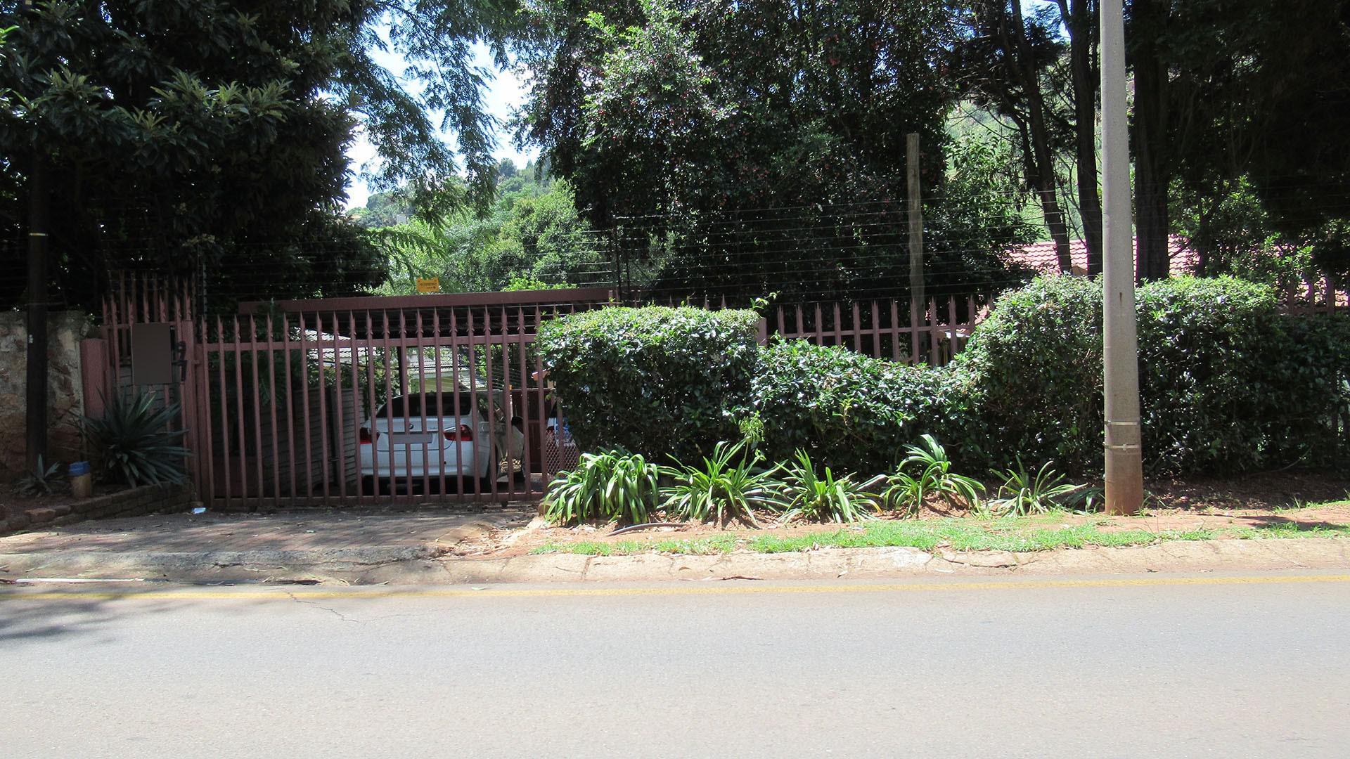 Front View of property in Kloofendal