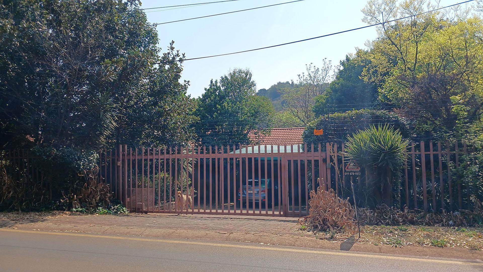 Front View of property in Kloofendal