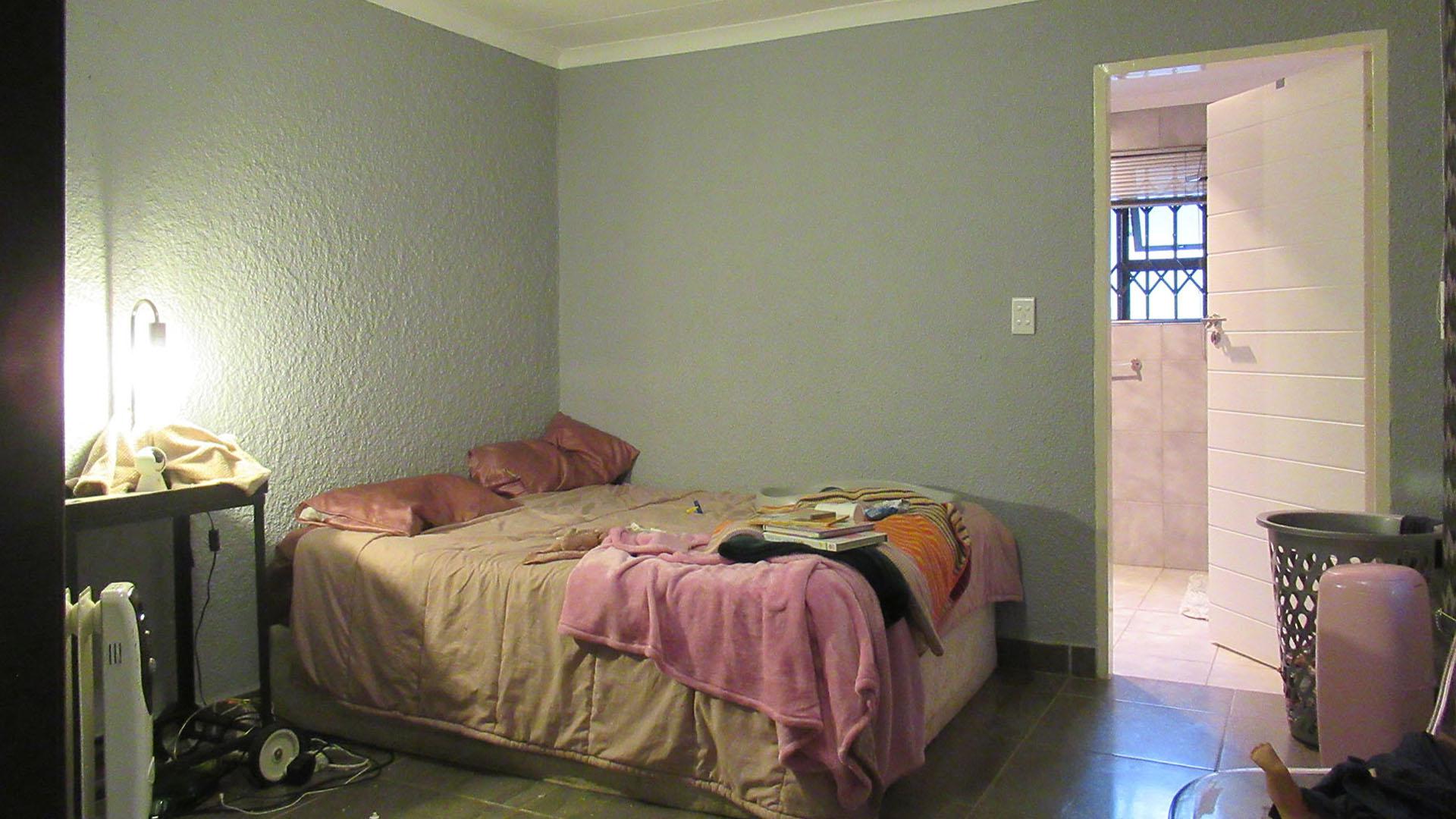 Bed Room 4 - 12 square meters of property in Kloofendal