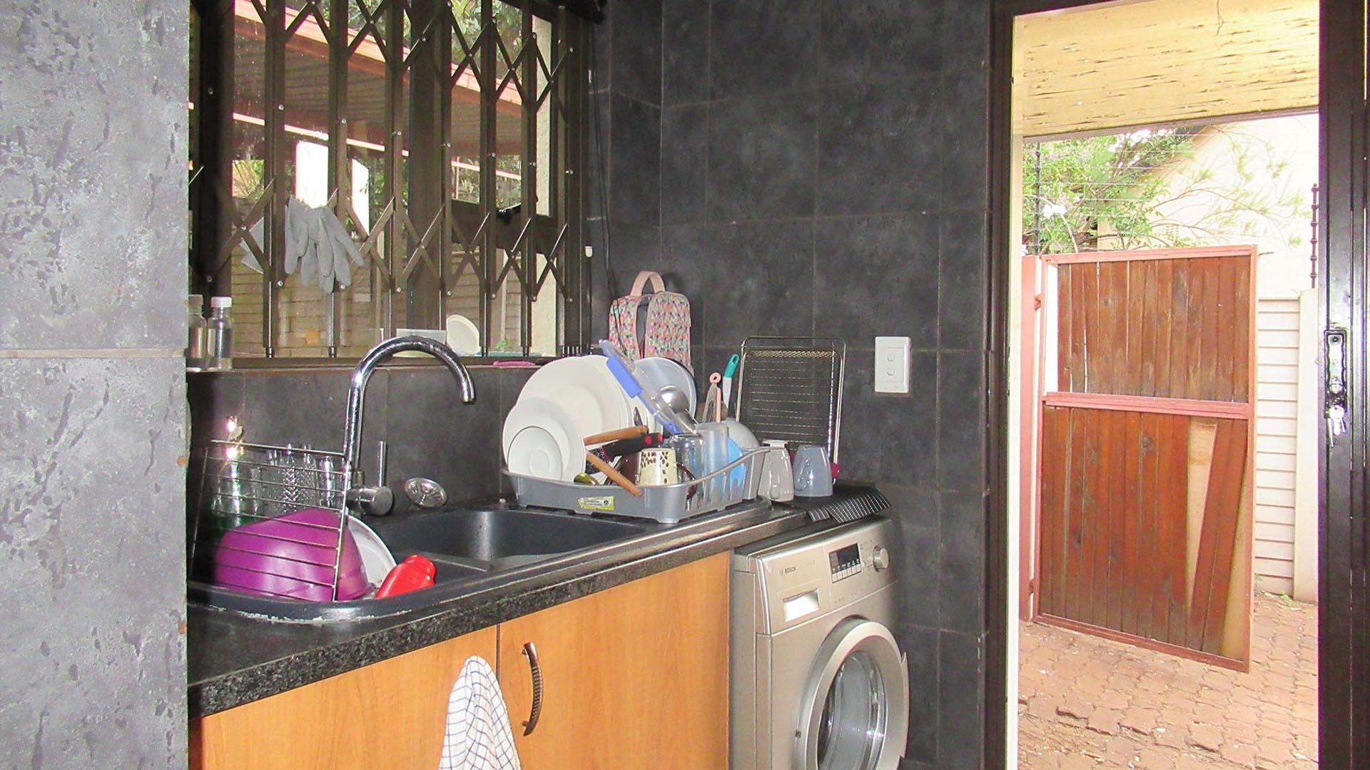 Scullery - 5 square meters of property in Kloofendal