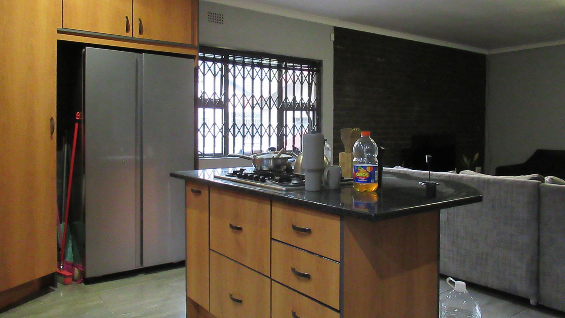 Kitchen - 16 square meters of property in Kloofendal