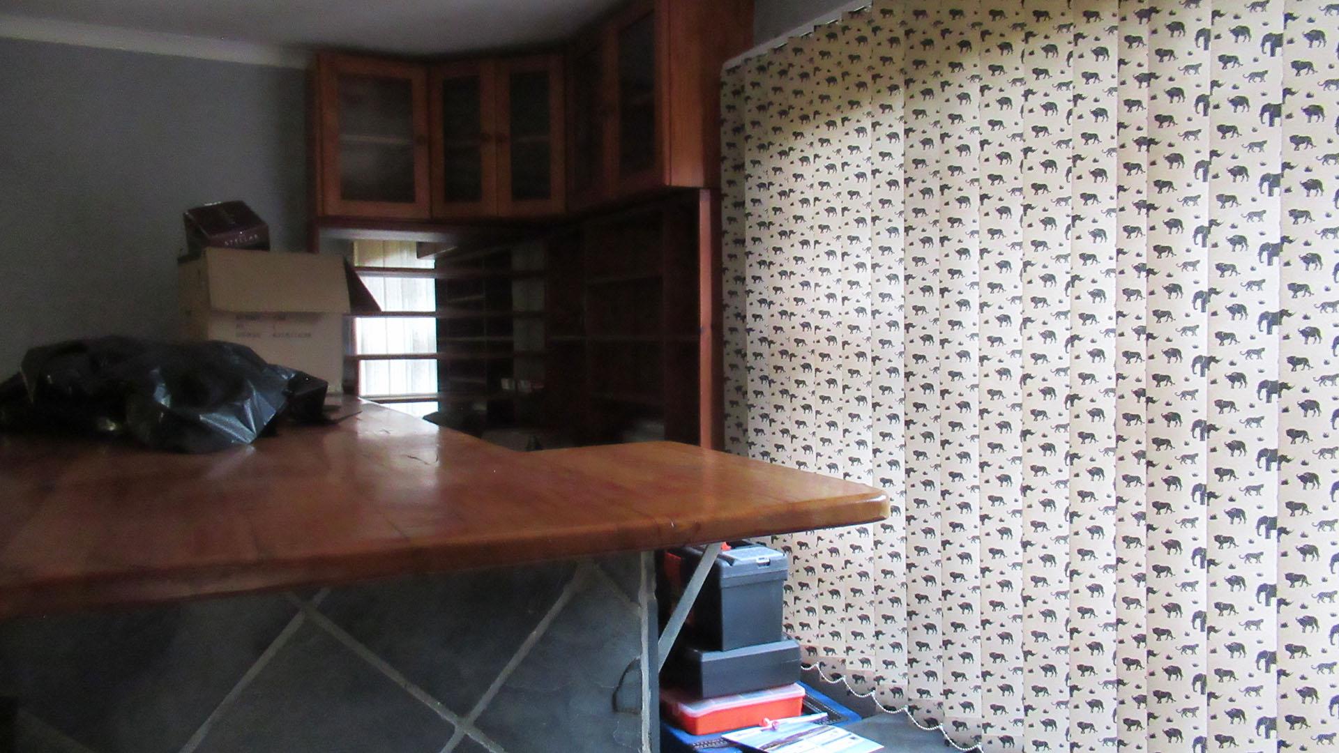 Entertainment - 20 square meters of property in Kloofendal