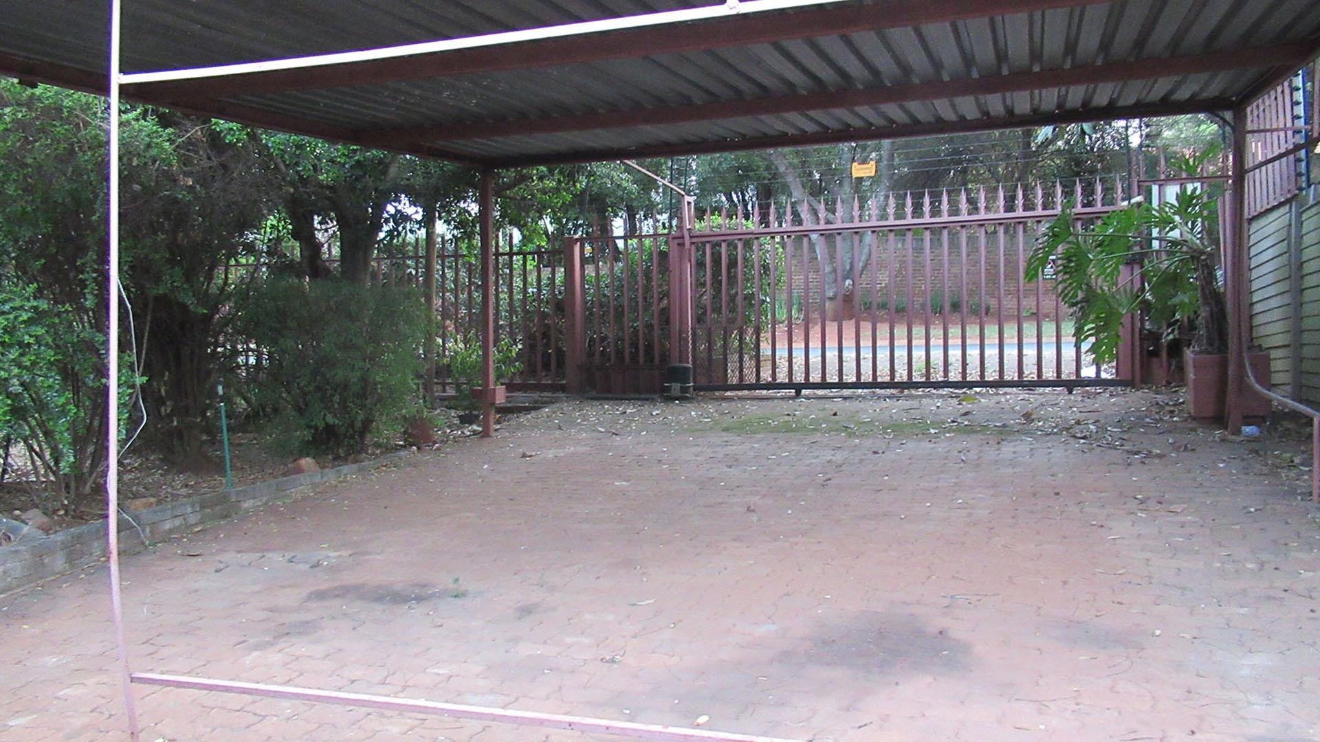 Front View of property in Kloofendal