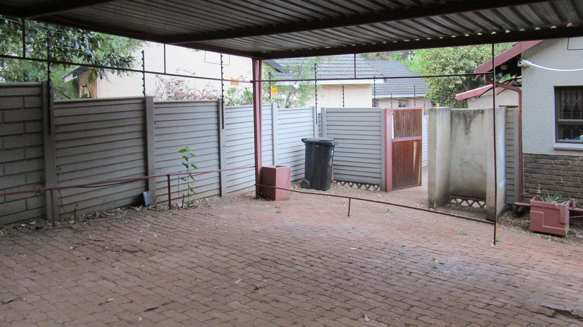 Front View of property in Kloofendal