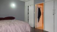 Main Bedroom - 22 square meters of property in Kloofendal